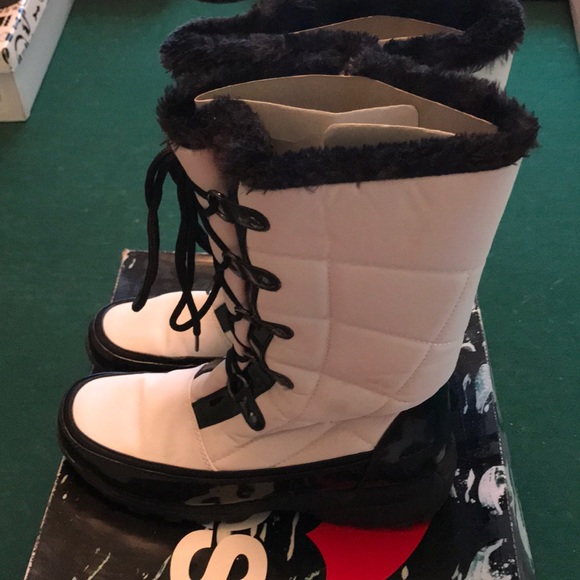 Totes - Picture 2 of 4